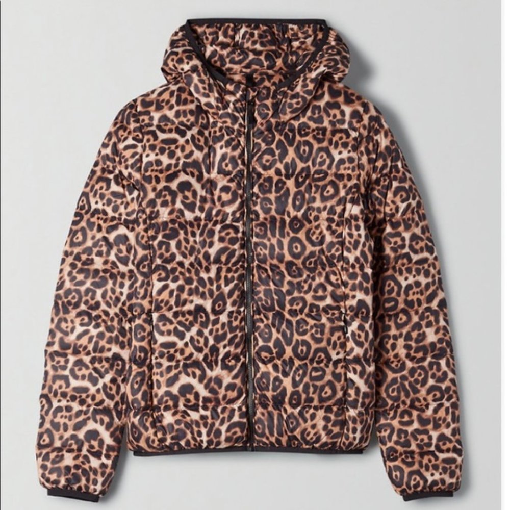 Aritzia Tna “The Little Puff” packable down jacket